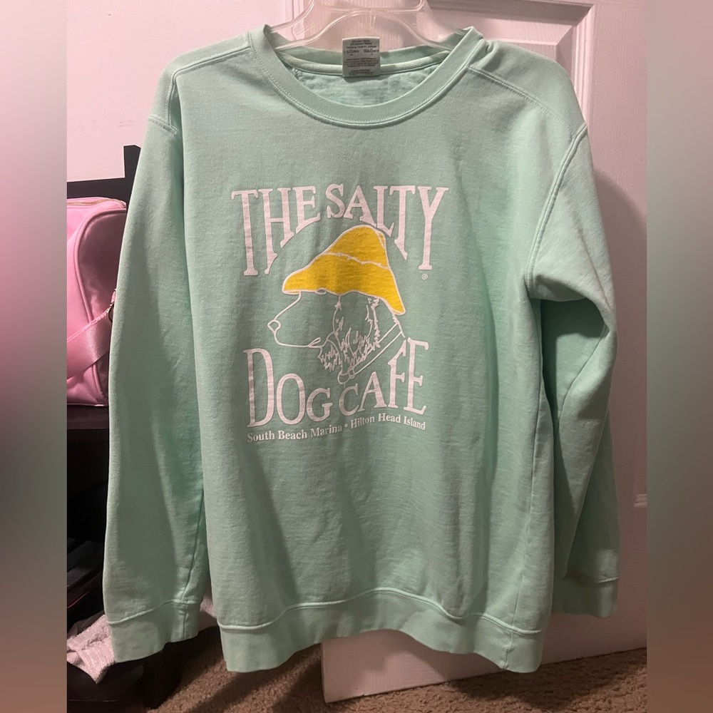 Salty Dog Cafe Comfort Sweatshirt. Size Small. Fits Big